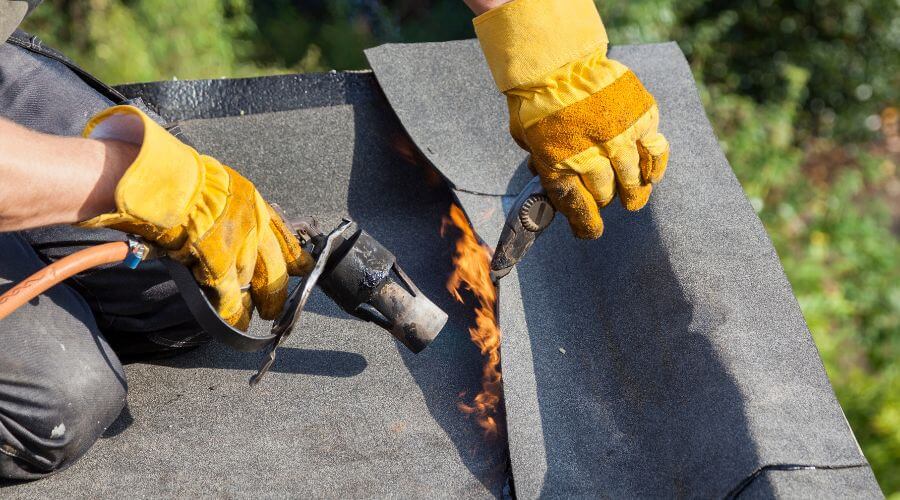 Professional gutter cleaning in Chesapeake, OH